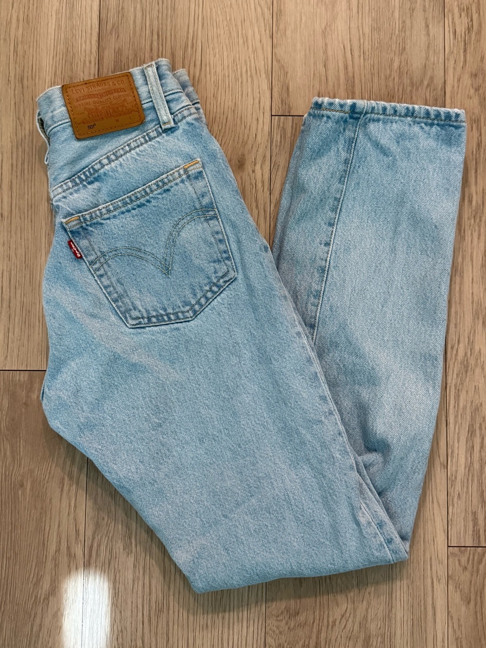 levi’s 501 ‘90s straight leg jeans in light wash